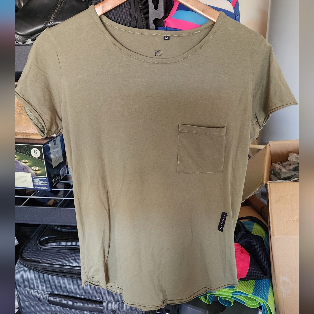 Alphalete Green Scoop Neck T-Shirt with Pocket